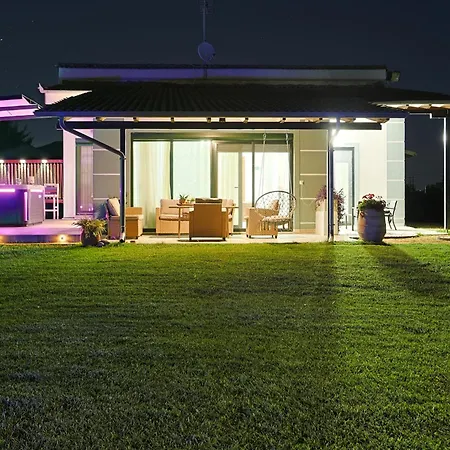 Vila Mavitaplace Familia, Pool & Jacuzzi-whirlpool, Kateríni