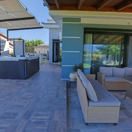 Mavitaplace Familia, Pool & Jacuzzi-whirlpool, Vila
